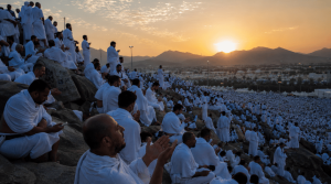 Jutaan jamaah sedang berdoa di Padang Arafah saat momen puncak haji 2026.